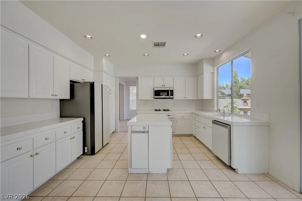 6118 Rising, North Las Vegas, NV 89031