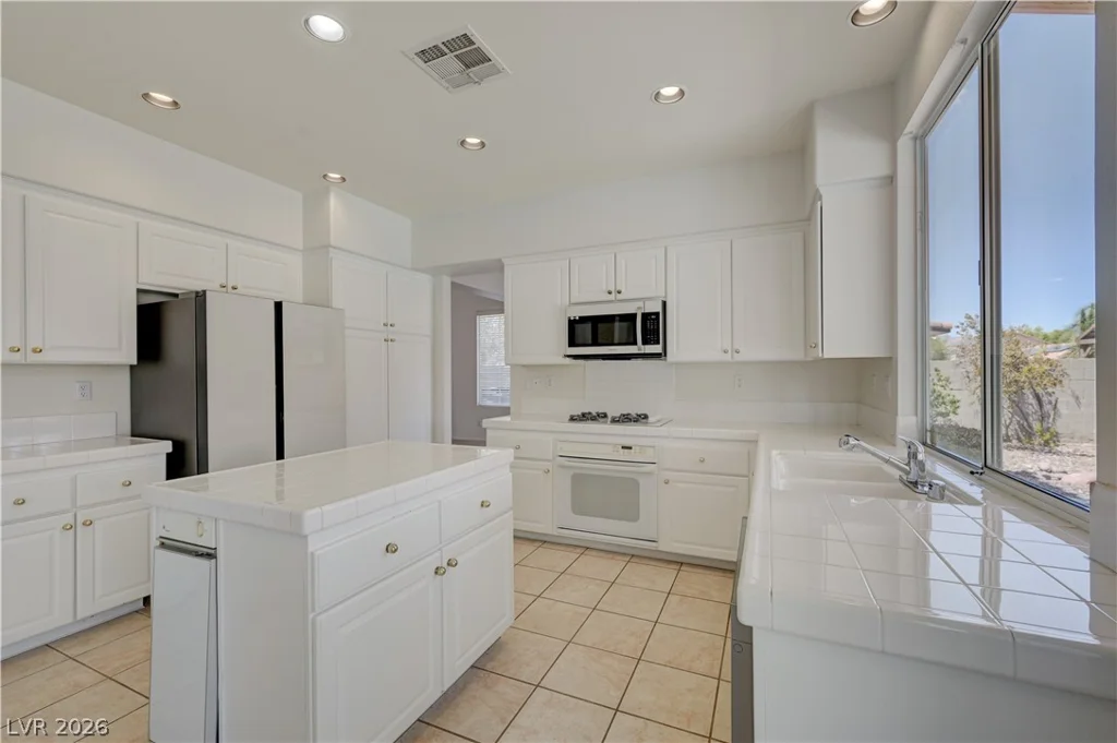 6118 Rising, North Las Vegas, NV 89031