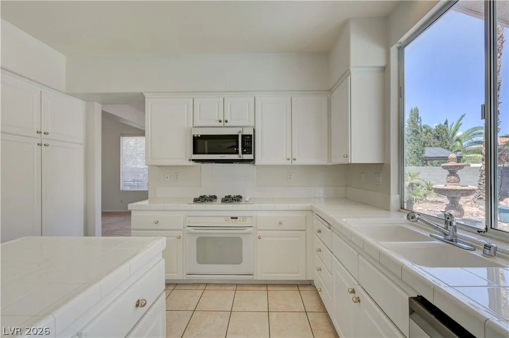 6118 Rising, North Las Vegas, NV 89031