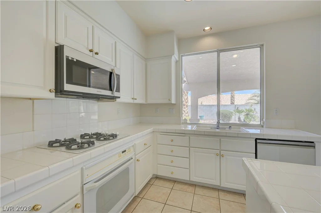 6118 Rising, North Las Vegas, NV 89031
