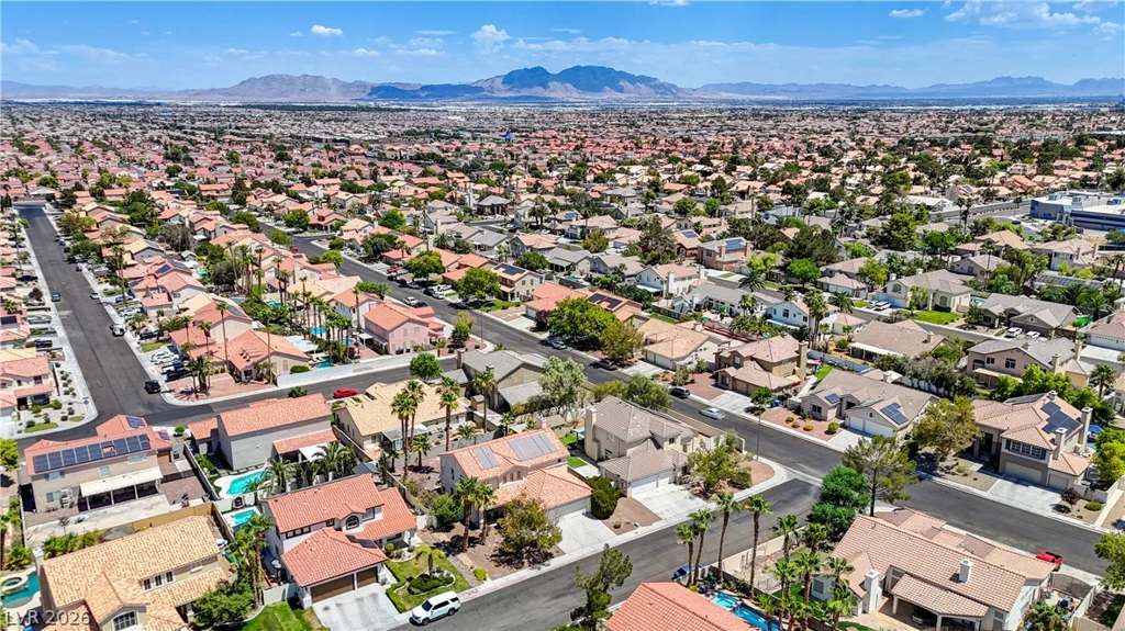 6118 Rising, North Las Vegas, NV 89031