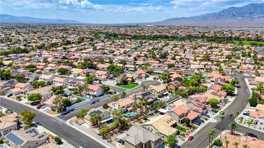 6118 Rising, North Las Vegas, NV 89031