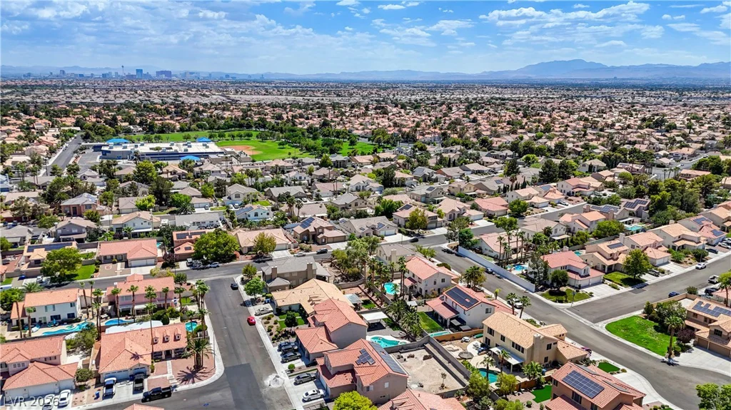 6118 Rising, North Las Vegas, NV 89031