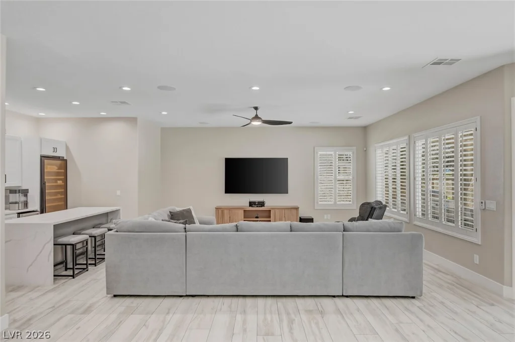 304 Queens Gate, Las Vegas, NV 89145