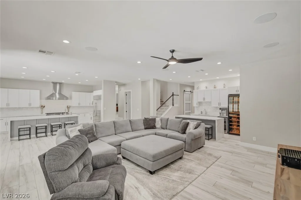 304 Queens Gate, Las Vegas, NV 89145