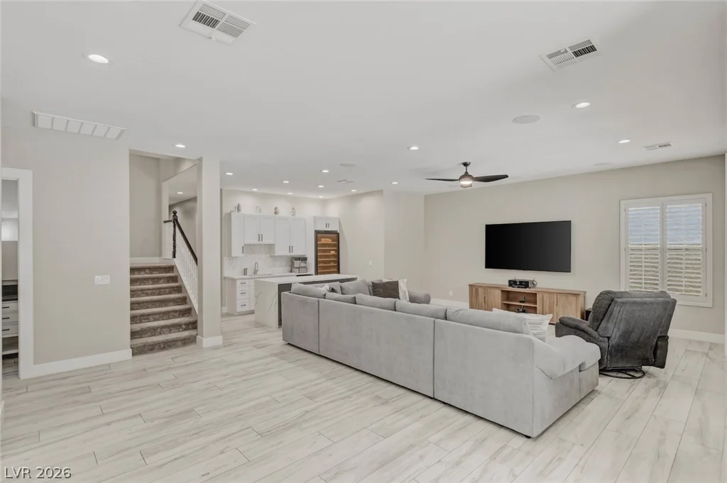 304 Queens Gate, Las Vegas, NV 89145