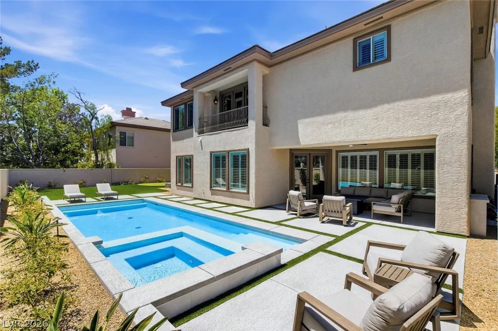 304 Queens Gate, Las Vegas, NV 89145