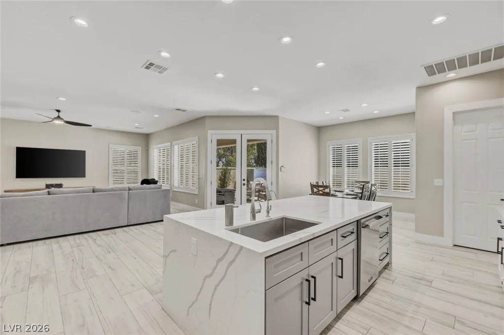 304 Queens Gate, Las Vegas, NV 89145