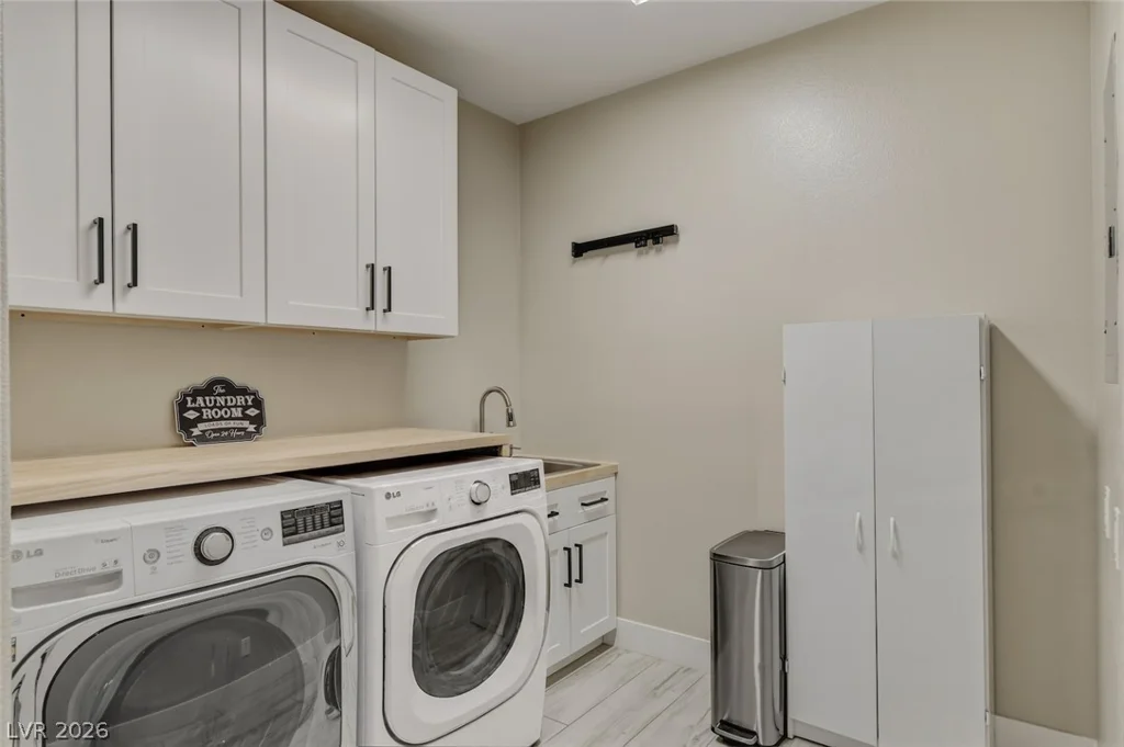 304 Queens Gate, Las Vegas, NV 89145