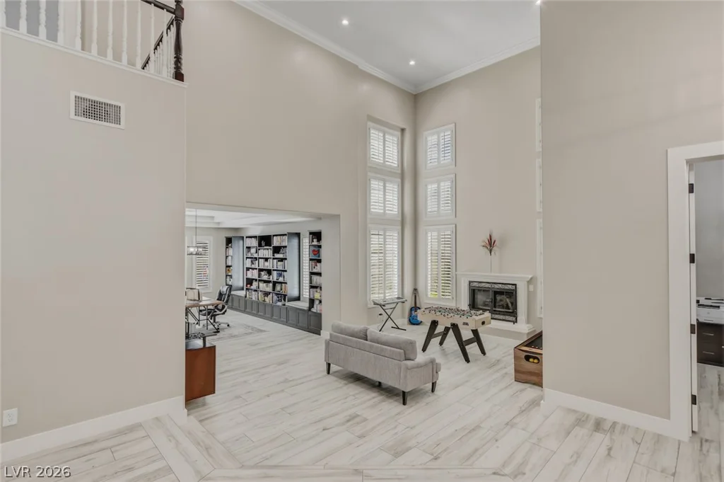 304 Queens Gate, Las Vegas, NV 89145