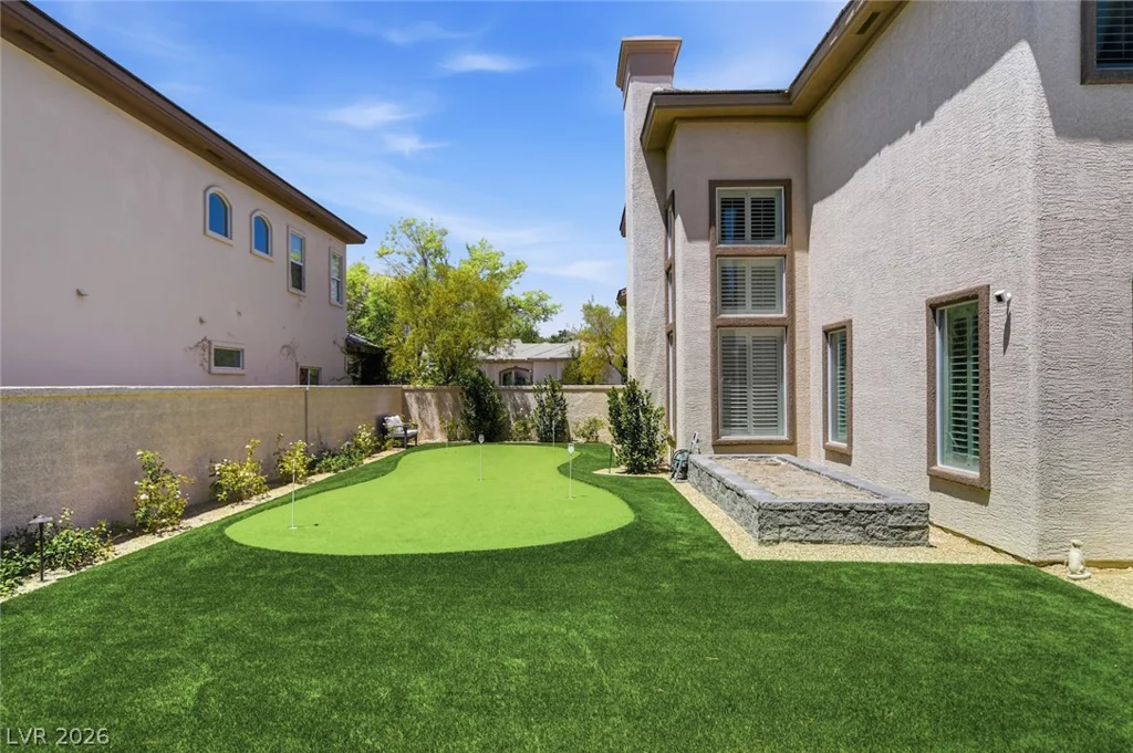 304 Queens Gate, Las Vegas, NV 89145