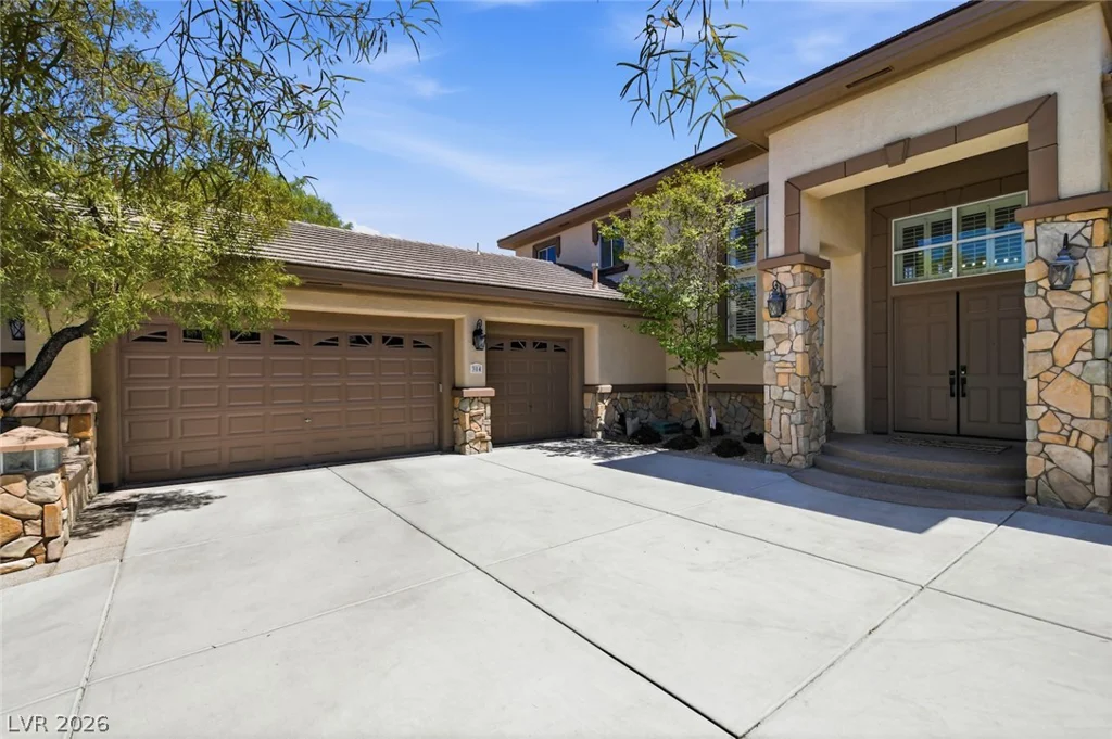304 Queens Gate, Las Vegas, NV 89145