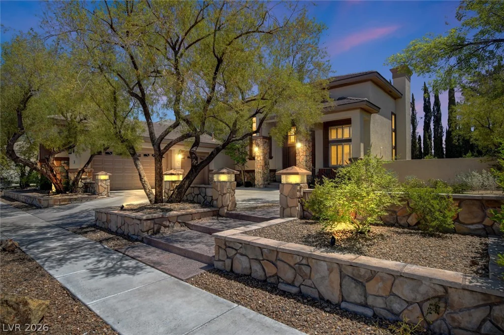 304 Queens Gate, Las Vegas, NV 89145