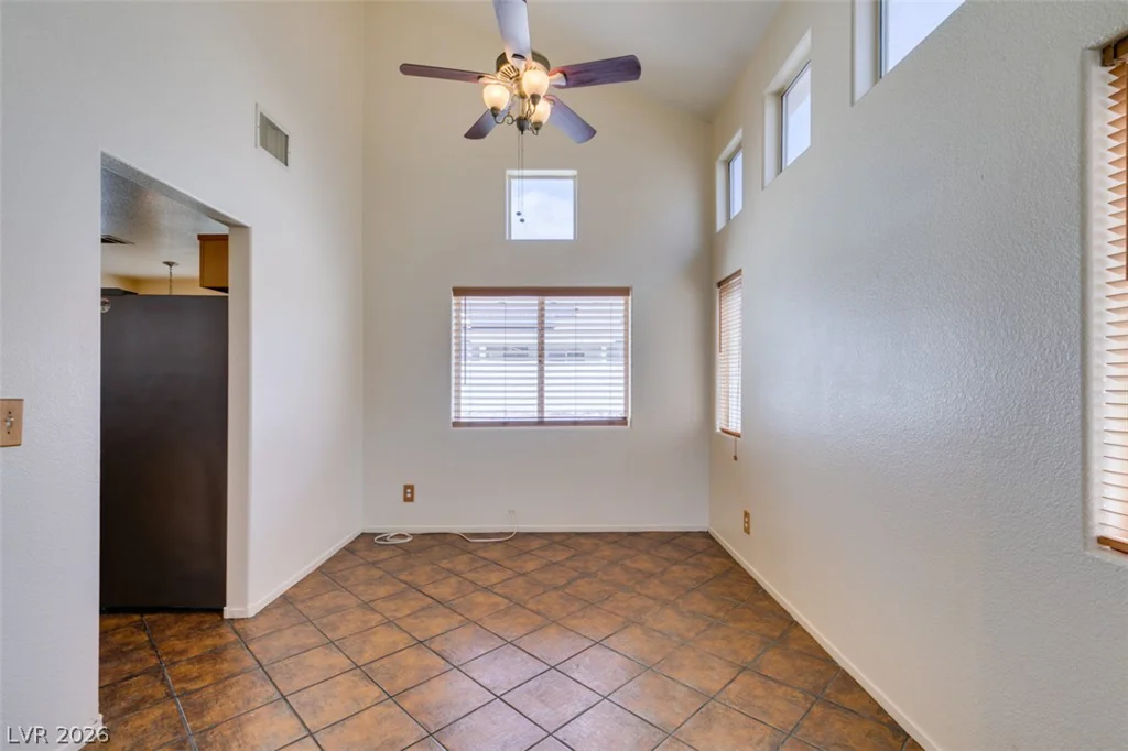 6804 White Lakes, Las Vegas, NV 89130
