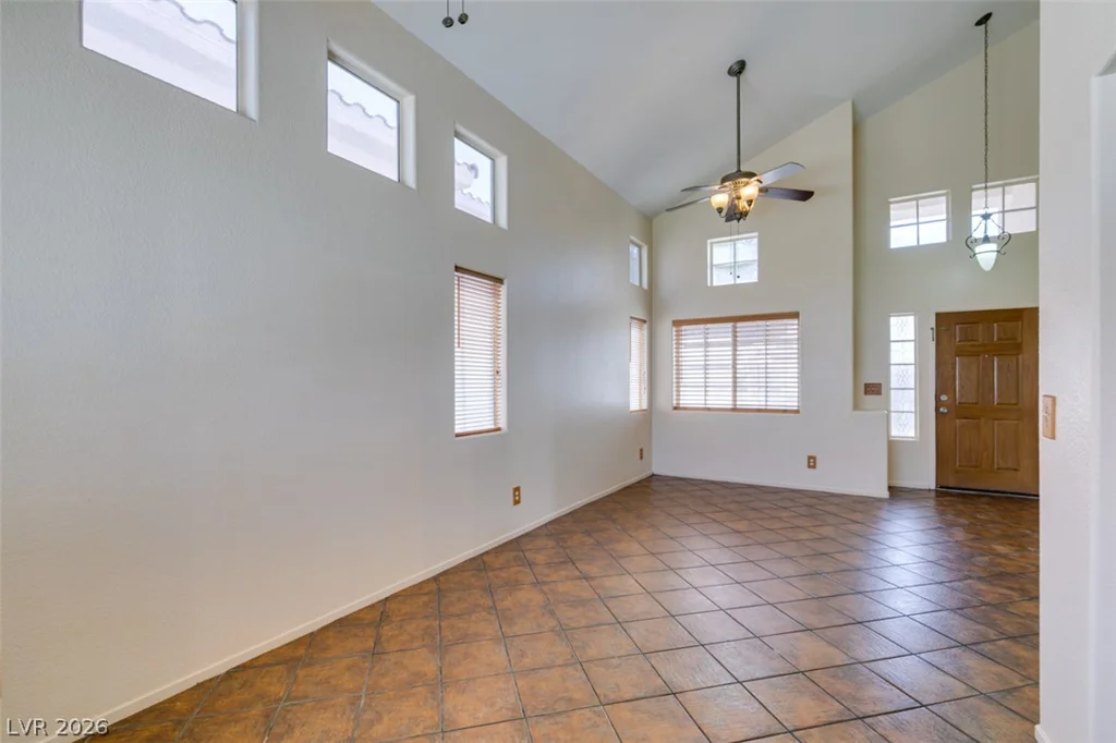 6804 White Lakes, Las Vegas, NV 89130