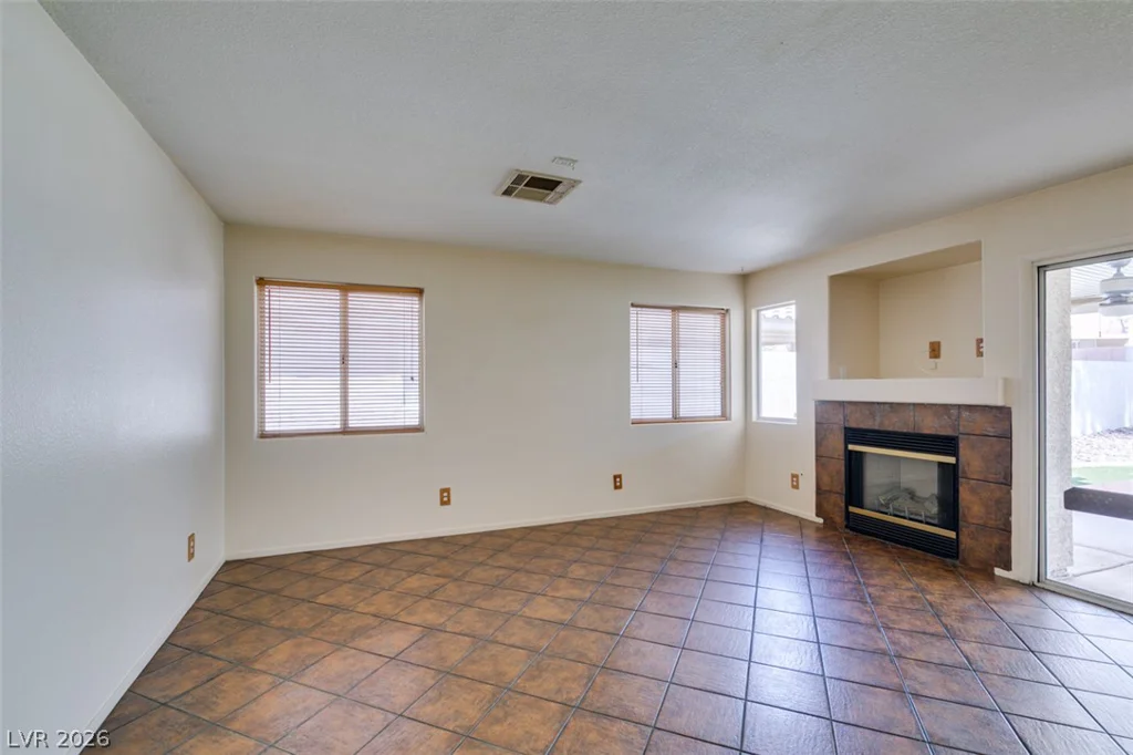 6804 White Lakes, Las Vegas, NV 89130
