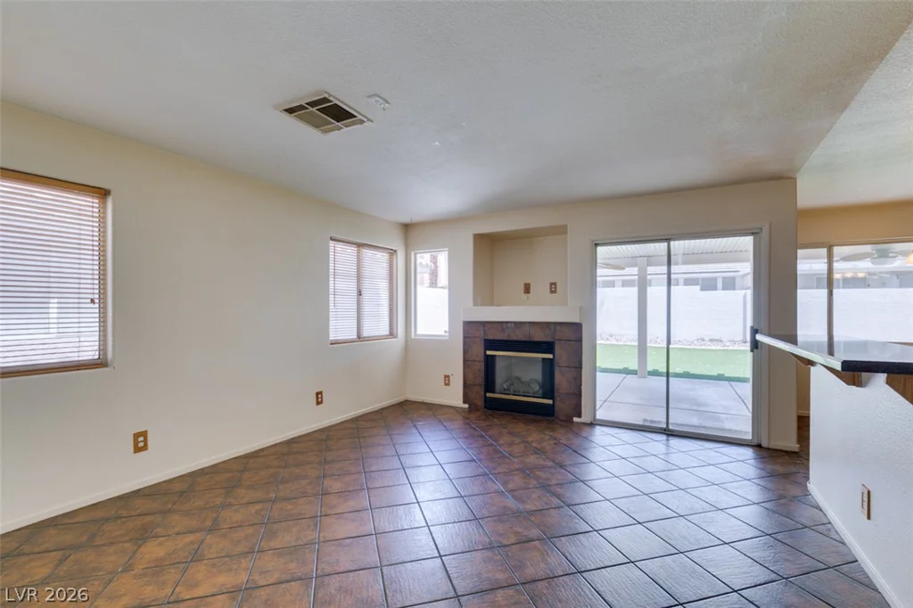 6804 White Lakes, Las Vegas, NV 89130