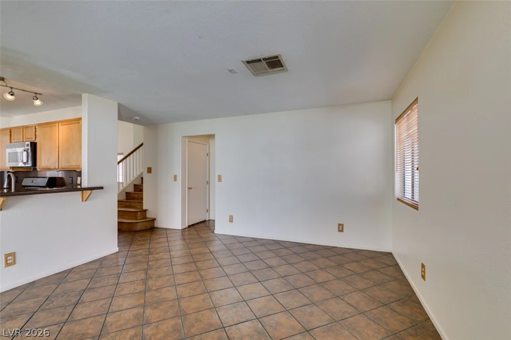 6804 White Lakes, Las Vegas, NV 89130