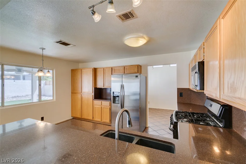 6804 White Lakes, Las Vegas, NV 89130