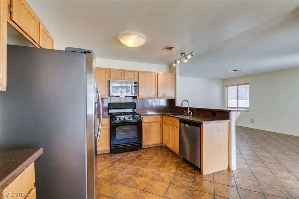 6804 White Lakes, Las Vegas, NV 89130