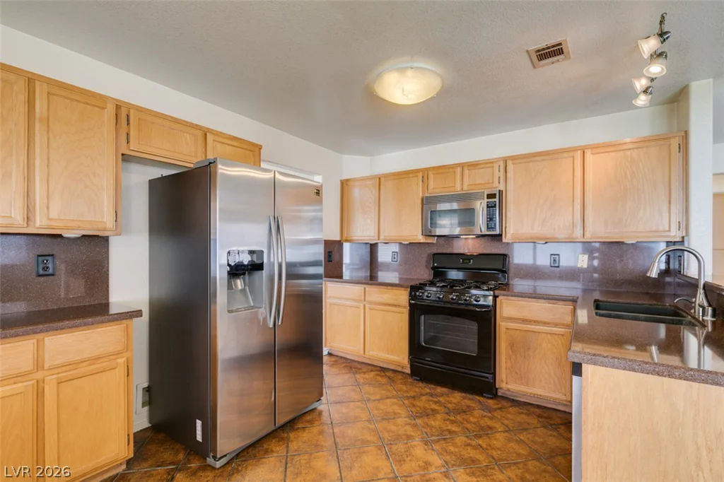 6804 White Lakes, Las Vegas, NV 89130