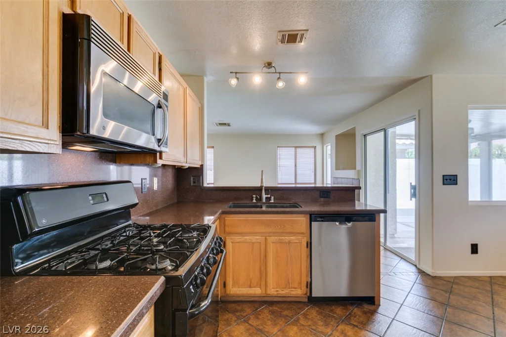6804 White Lakes, Las Vegas, NV 89130