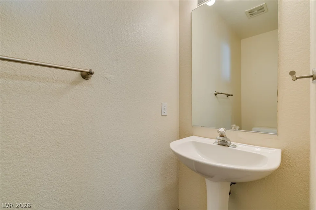 6804 White Lakes, Las Vegas, NV 89130