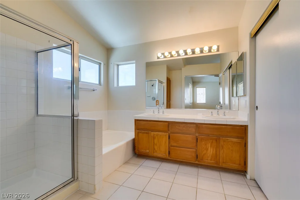 6804 White Lakes, Las Vegas, NV 89130