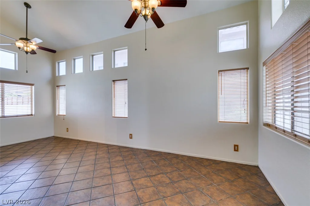6804 White Lakes, Las Vegas, NV 89130