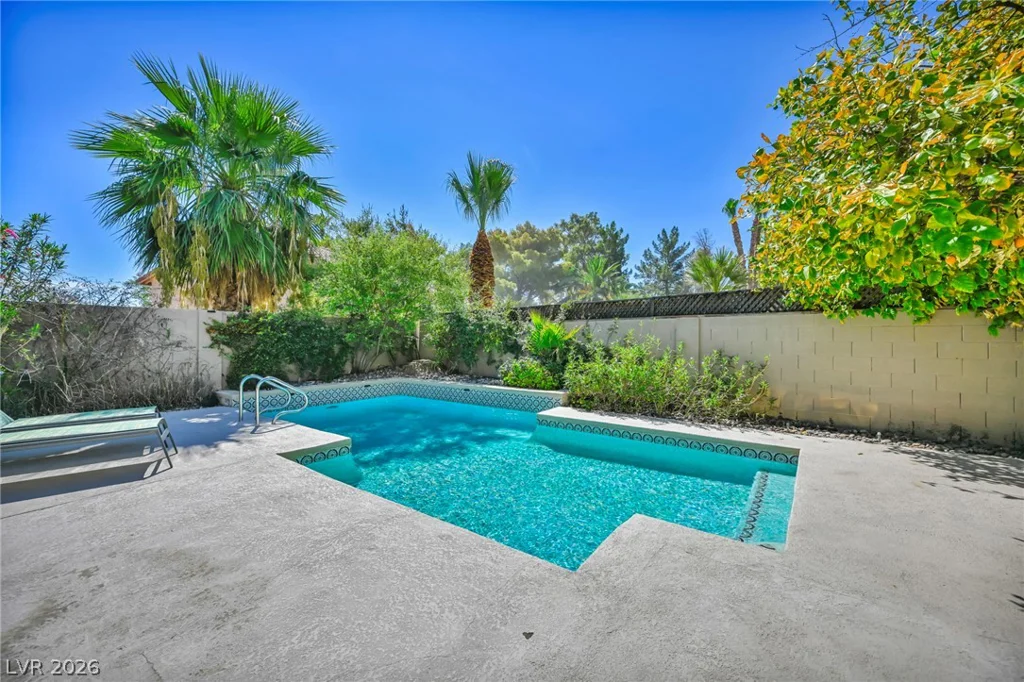 390 Rushing Creek, Henderson, NV 89014