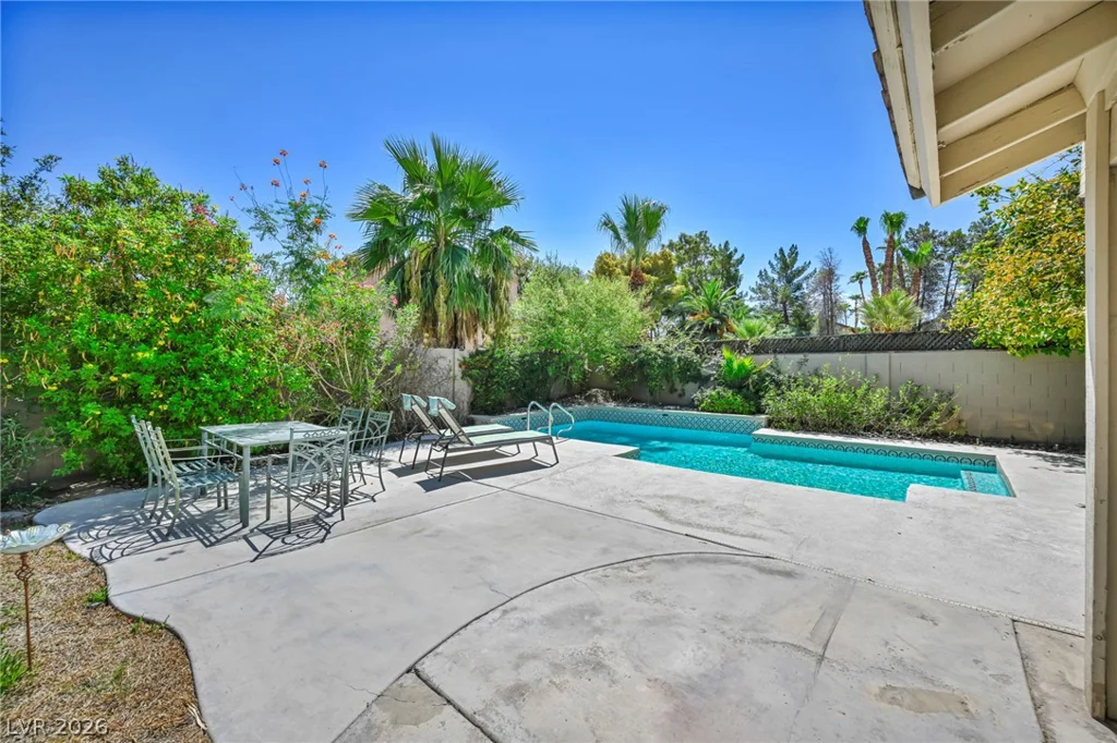 390 Rushing Creek, Henderson, NV 89014
