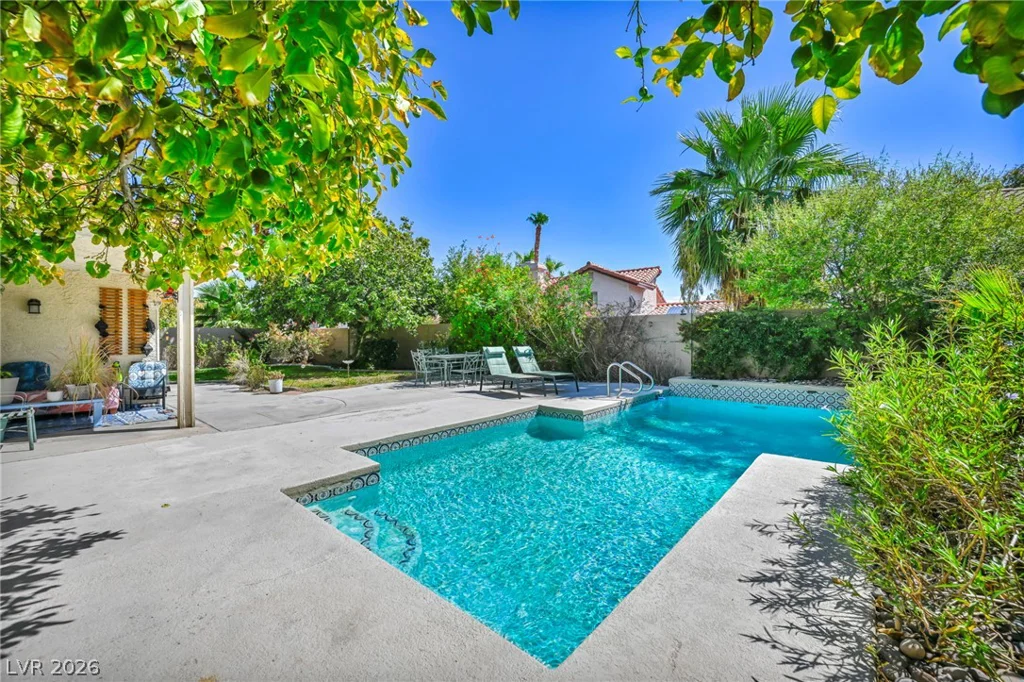390 Rushing Creek, Henderson, NV 89014