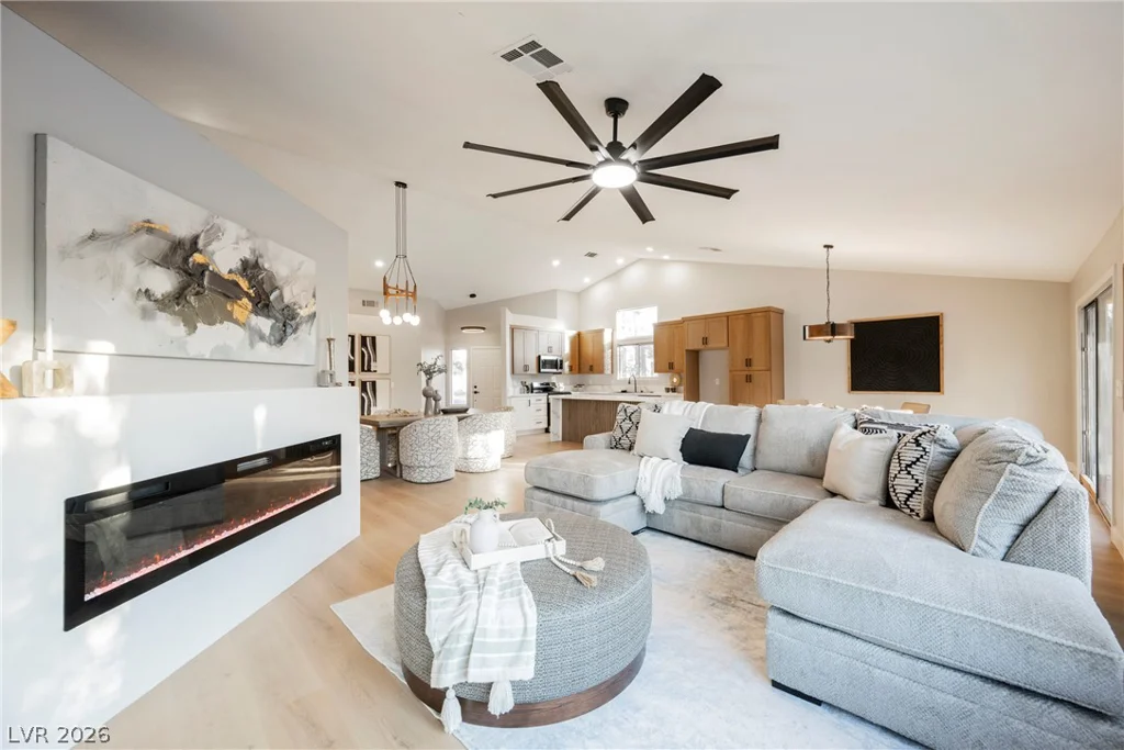 7240 Tealwood, Las Vegas, NV 89131