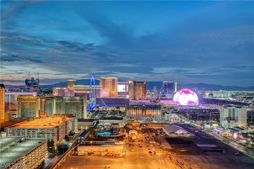 125 HARMON, Las Vegas, NV 89109