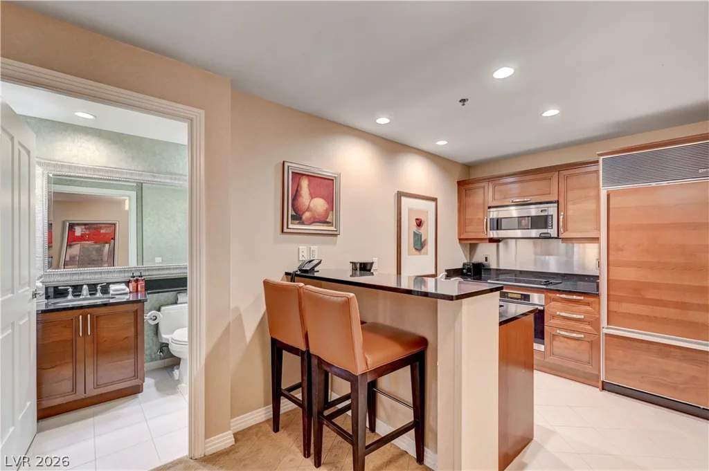 125 HARMON, Las Vegas, NV 89109
