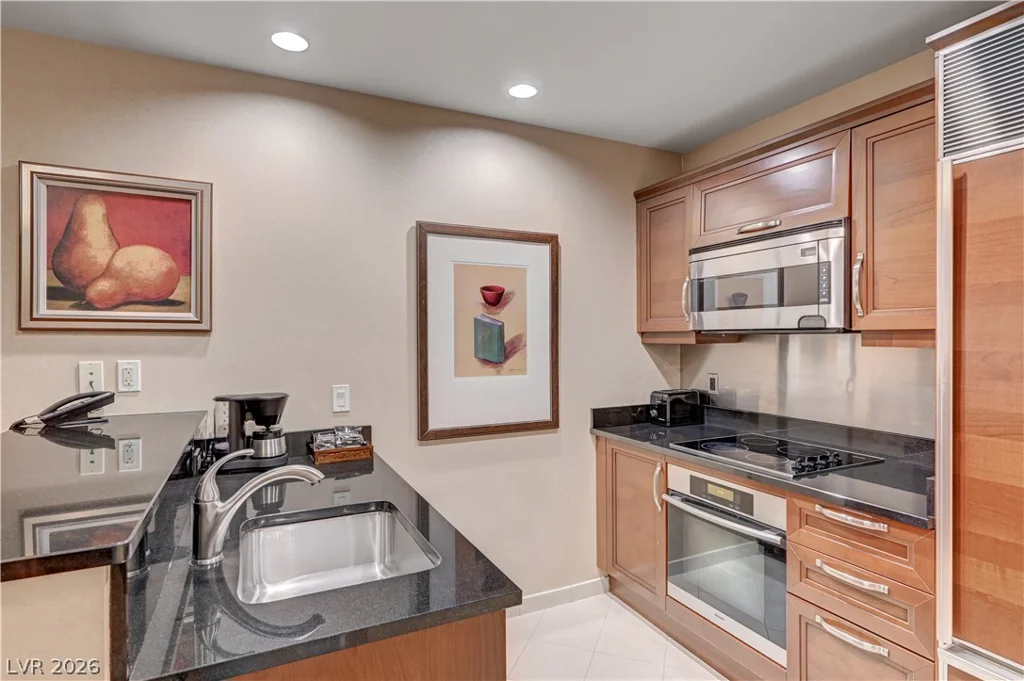 125 HARMON, Las Vegas, NV 89109