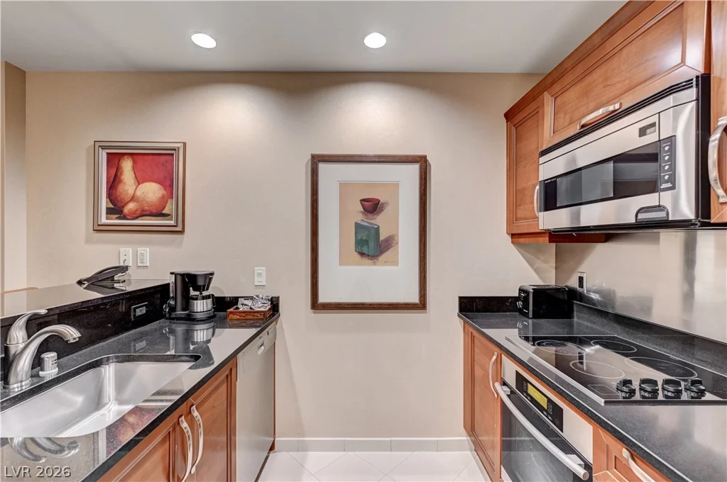 125 HARMON, Las Vegas, NV 89109