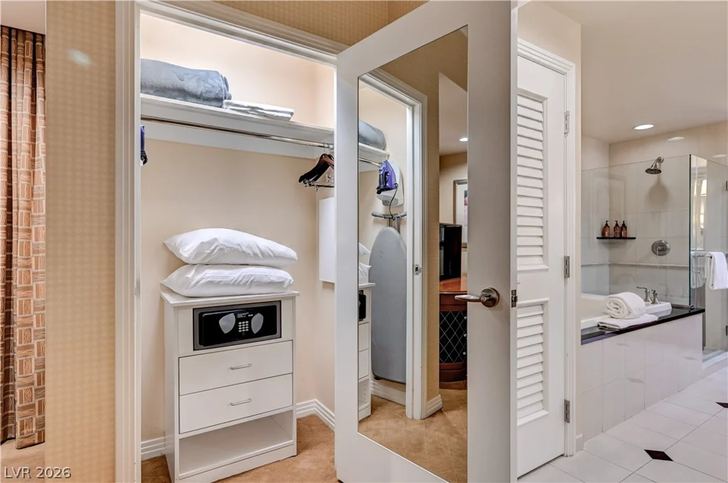 125 HARMON, Las Vegas, NV 89109