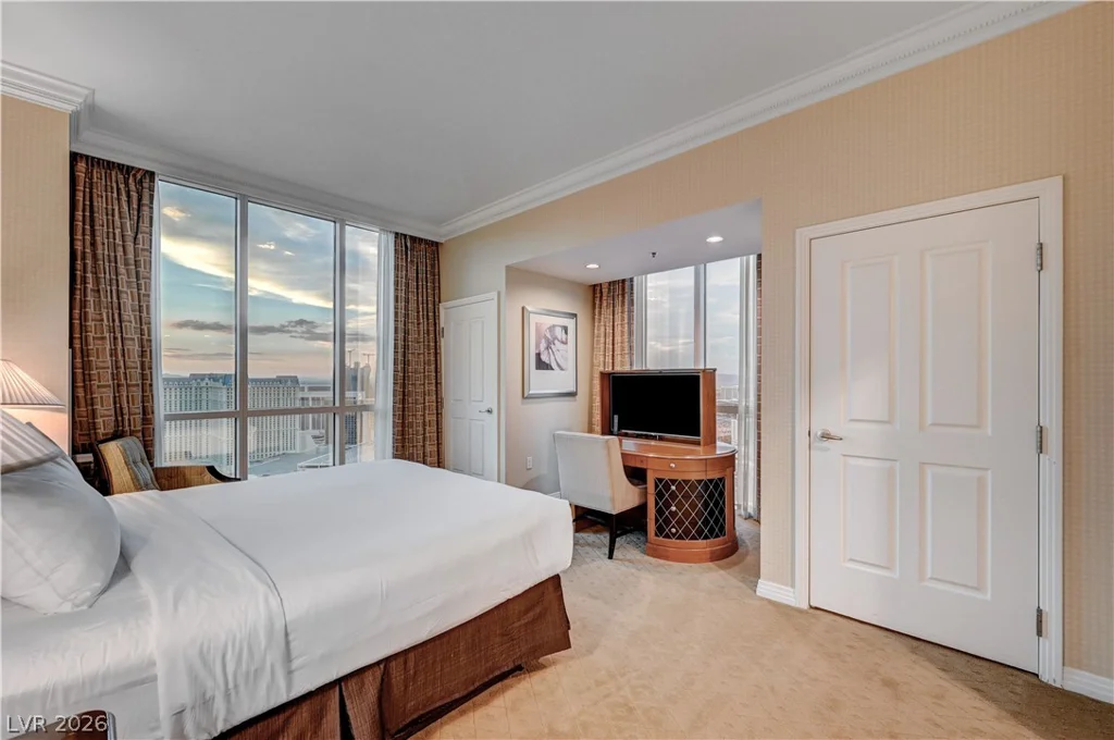 125 HARMON, Las Vegas, NV 89109
