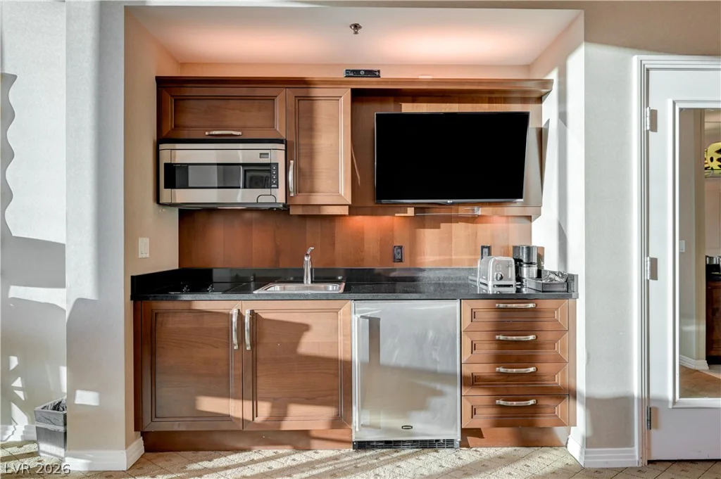 125 HARMON, Las Vegas, NV 89109