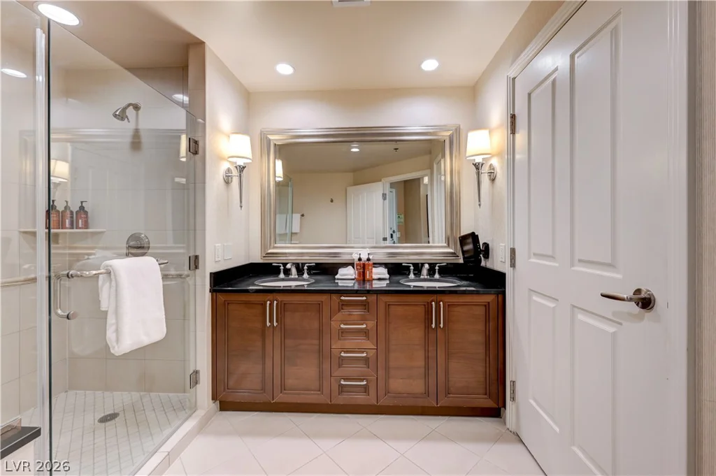 125 HARMON, Las Vegas, NV 89109