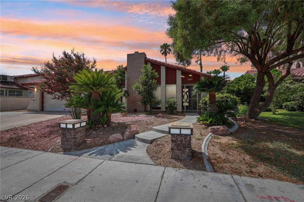 5829 Thor, Las Vegas, NV 89103