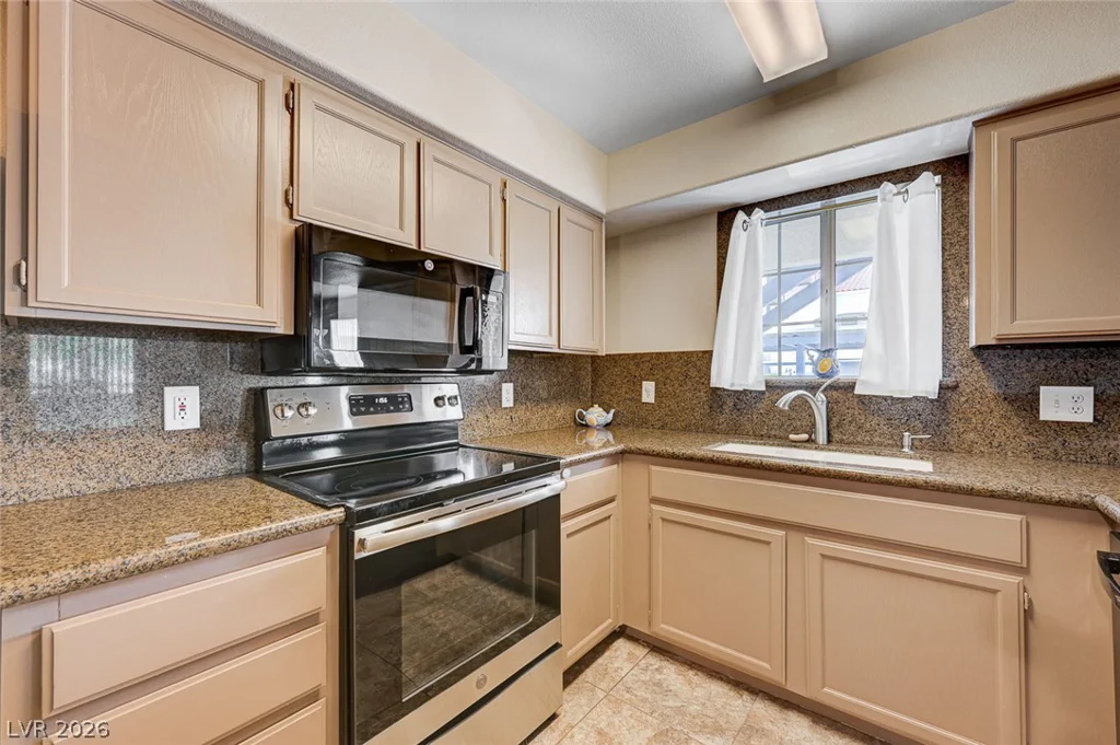 2725 Nellis, Las Vegas, NV 89121
