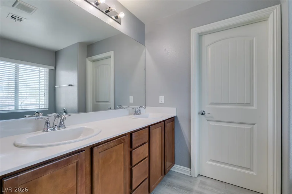 7745 Donner Peak, Las Vegas, NV 89166