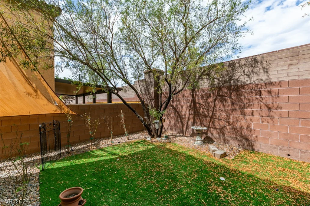 7745 Donner Peak, Las Vegas, NV 89166