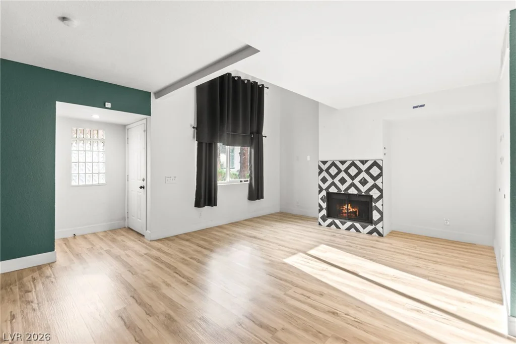 2431 Old Forge, Las Vegas, NV 89121
