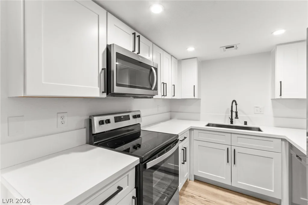 2431 Old Forge, Las Vegas, NV 89121