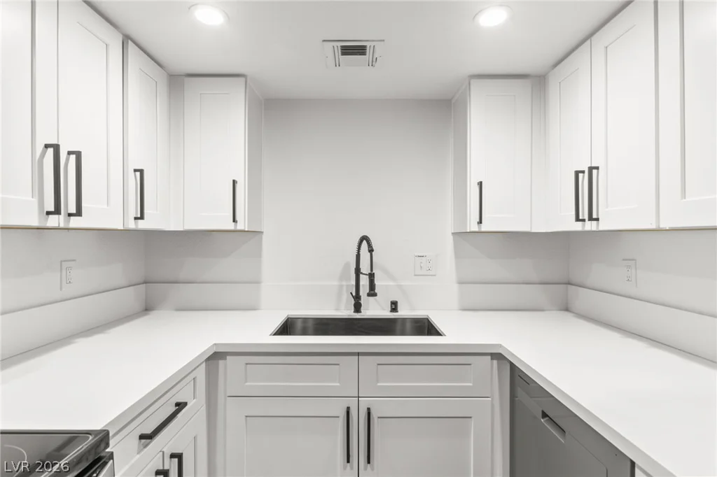 2431 Old Forge, Las Vegas, NV 89121