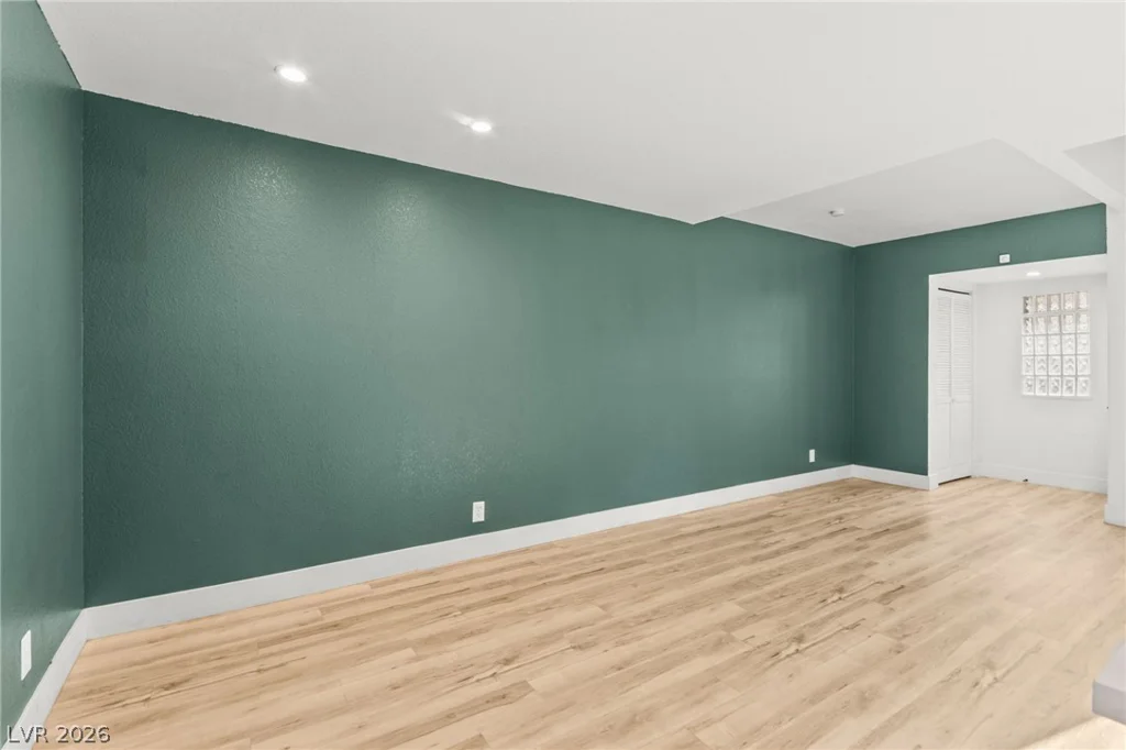 2431 Old Forge, Las Vegas, NV 89121