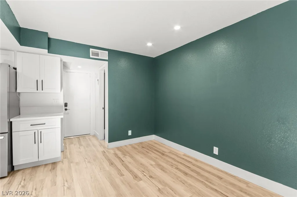 2431 Old Forge, Las Vegas, NV 89121